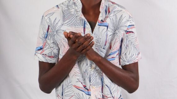 Men's Leaf Outline Print Shirt