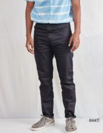 Classic Black Jeans Are a Wardrobe Staple
