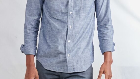 Two Pocket long Sleeved Button Down Collar Chambray Mens Shirt